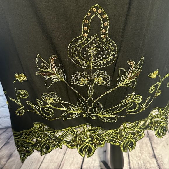 Urban Mango XL Green & Black Embroidered & Beaded Top - Picture 7 of 7